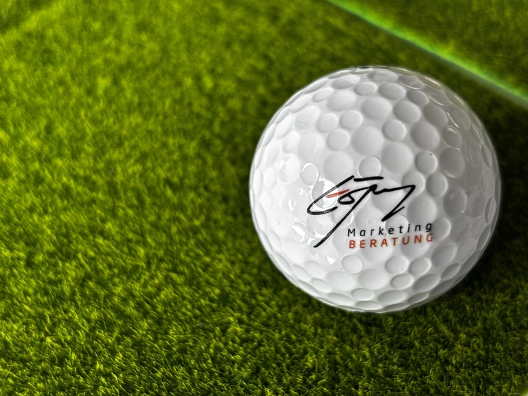 Der Golfball der Espey MarketingBERATUNG Golf und Marketing: Wer besser werden will, braucht mehr als nur einen guten Schlag.